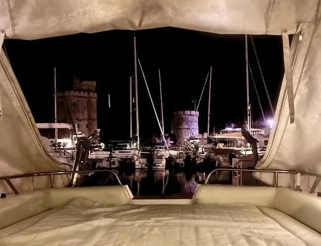 Bateau A Quai