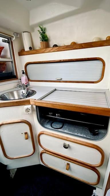 Botel Bateau A Quai *