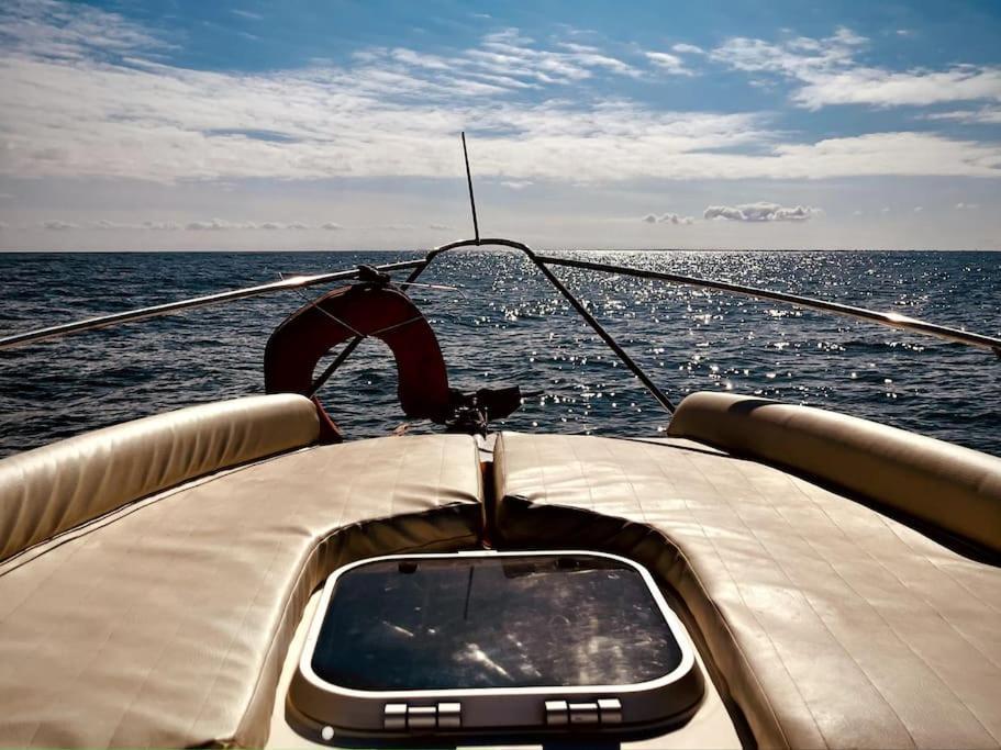Bateau A Quai *